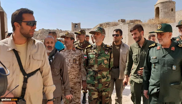 وزير الدفاع الايراني يتفقد حلب وقاعدة قوات التدخل السريع للمدافعين عن المقدسات+صور 2