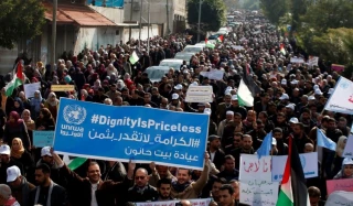 در عدم همراهی نزدیک ترین همسایه آمریکا با سیاست های ترامپ:

کانادا 33 میلیون یورو به آنروا کمک می کند