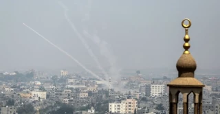 Israeli warplanes conduct deadly airstrikes on  Gaza Strip