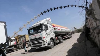 Illegal Zionist settlers prevent entry of goods into Gaza Strip