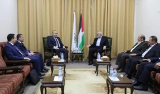 منابع فلسطینی گزارش دادند:

جزئیات جدیدترین تحولات در پرونده آتش‌بس در غزه/ توافقات اولیه در انتظار اجرای نهایی است/ الحیه: محاصره غزه در حال شکسته شدن است/ وعده های مصر و مشوق های سازمان ملل به غزه