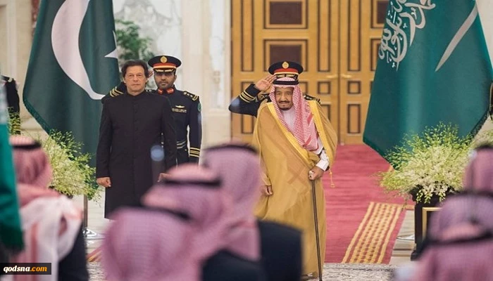 وزير الخارجيّة الباكستانيّ ينفي أمام البرلمان هبوط أيَّ طائرةٍ إسرائيليّةٍ في باكستان

هل زار نتنياهو إسلام أباد سرًّا تمهيدًا للتَّطبيعِ بين إسرائيل وباكستان؟ من يلوم عمران  بعد أن باتَت الهَرولة العَربيّة نحو التَّطبيع أكثر رواجا؟ 2