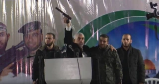 محمد الضیف فرمانده گردان های قسام:

پس از هر نبرد با اشغالگران به تحقق وعده الهی نزدیک تر می شویم
