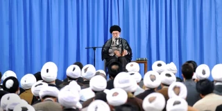 حضرت آیت الله خامنه‌ای در ابتدای درس خارج فقه:

قانون بازنشستگان، راه را برای جوانها می گشاید که بتوانند خودشان را به مراکز مدیریتی برسانند