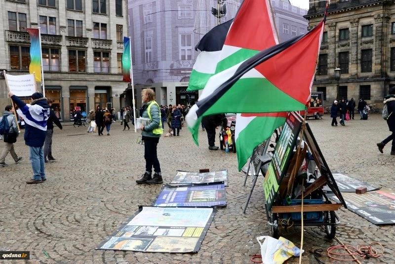 Aktivis Belanda melakukan aksi protes sendiri setiap minggu terhadap kezaliman Israel 7