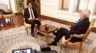 ظریف در گفتگو با المیادین:

آمریکا همه کشورهای خاورمیانه را گاو شیرده می بیند/ امنیت را نمی توان خریداری کرد/ اعتراف سعودی‌ها به کمک مالی به صدام/ 7 تریلیون دلار هزینه آمریکایی‌ها در منطقه بی‌نتیجه بوده است