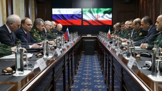 Iran & Rusia Sepakat Tingkatkan Kerjasama di Bidang Militer