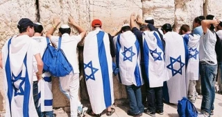 شاباک در خصوص افزایش اقدامات تروریستی اسرائیلی‌ها علیه فلسطینیان هشدار داد:

گروههای افراطی صهیونیستی در کرانه باختری؛ از «جوانان تپه های یهودی» تا «جوانان کوهستان»