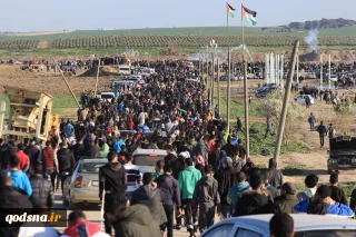 منابع فلسطینی خبر دادند:

مشارکت گسترده در چهل و سومین راهپیمایی بازگشت با عنوان «وحدت راه پیروزی و شکست توطئه ها»/ چندین فلسطینی از جمله دو خبرنگار و سه امدادگر زخمی شدند/ راهپیمایی جمعه آینده «جنایت محاصره غزه، توطئه غیر قابل بخشش» نام گرفت+ فیلم و تصاویر