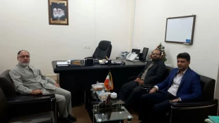 دیدار رضاداودی دبیرجمعیت دفاع ازملت فلسطین استان خوزستان با محسن قارونی مدیرکل اداری ومالی استانداری خوزستان