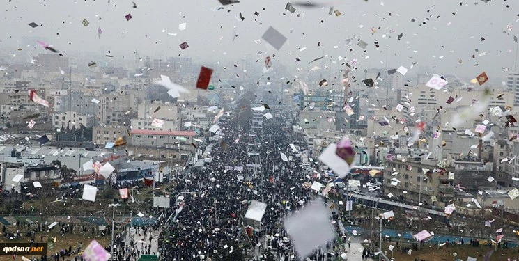 خلال كلمته في ملايين امراسم إحياء أربعينية الانتصار

تتزامن احتفالاتنا بانتصار الثورة مع استمرار مؤامرات امريكا والكيان الصهيوني 2