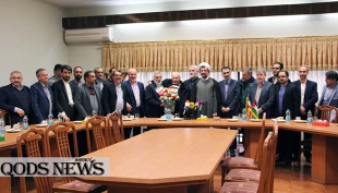 در مراسم چهلمین سالگرد تسخیر سفارت رژیم صهیونیستی عنوان شد؛

صلاح الزواوی: من سفیر فلسطین نیستم، رهبر انقلاب نماینده واقعی فلسطین هستند/ شیخ الاسلام : پیروزی انقلاب اسلامی در واقع پیروزی راه حل فلسطینی‌ها بود 2