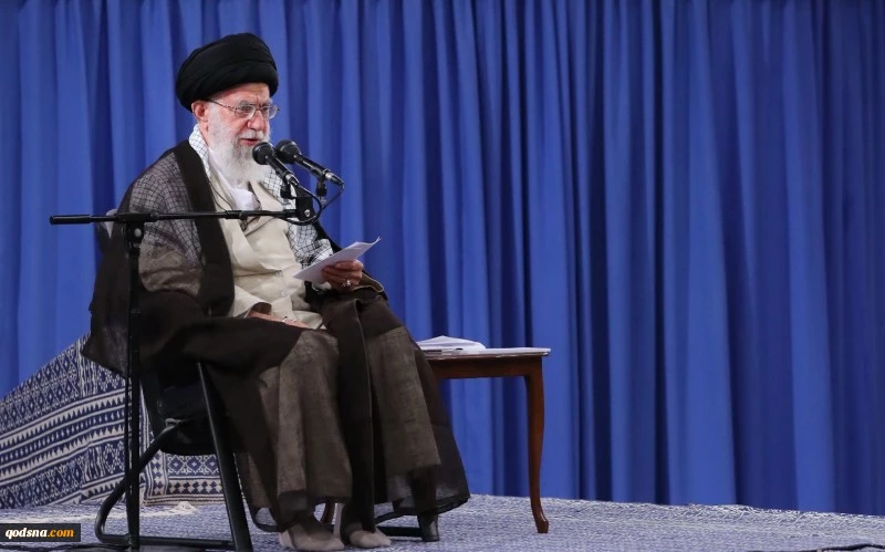 لدى استقباله طلبة وأساتذة الحوزات العلمية

قائد الثورة: مسؤولية الحوزة العلمية هي تربية علماء دين لتحقيق الإسلام في كافة شؤون المجتمع
 2