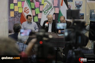 نشست فلسطین درگرانیگاه ظهور درفرهنگ مهدویت درغرفه جمعیت دفاع ازملت فلسطین