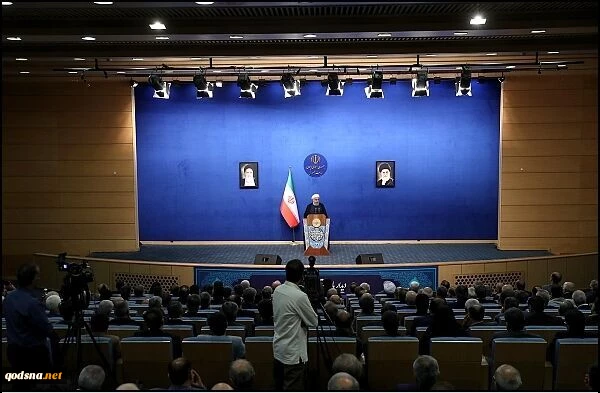 الرئيس روحاني: لا سبيل امامنا سوى الصمود والمقاومة

 2