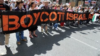 در راستای فعالیت های منسجمانه جنبش BDS در نقاط مختلف جهان؛

تحریم همه جانبه رژیم صهیونیستی توسط شرکت و موسسه های ایتالیایی/ رئیس شرکت تجاری ایتالیایی: ما در راه مبارزه با رژیم آپارتاید اسرائیل کنار فلسطینیان ایستاده ایم