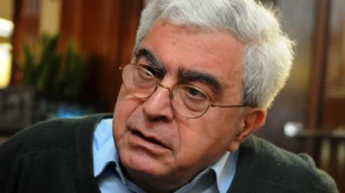 الیاس خوری در گفت وگو با خبرنگار قدسنادر بیروت: 

واقعیت های بیشماری درباره فلسطین وجود دارد که باید آن را در قالب داستان، شعر و قصه روایت کرد 2