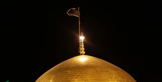 پرچم عزای حسینی بر فراز گنبد مطهر امام رضا (ع) به اهتزاز درآمد+عکس