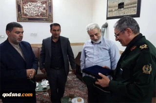 شامگاه شنبه انجام شد؛

دیدار معاون وزیر دفاع با خانواده شهدای مدافع حرم پاکدشت