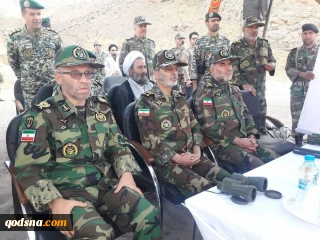 با حضور فرمانده کل ارتش؛

رزمایش غیر مترقبه نیروی زمینی ارتش در شمال غرب کشور آغاز شد