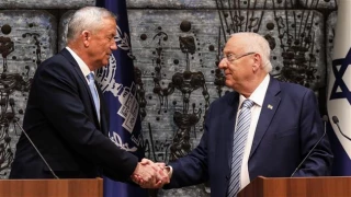 Gantz tasked with forming cabinet after Netanyahu fails