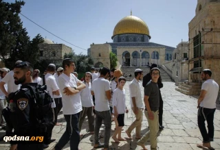 گزارشی از تحولات فلسطین/

یورش دهها شهرک نشین صهیونیست به مسجدالاقصی/ بیانیه حماس درباره اقدامات سرکوبگرانه تشکیلات خودگردان/  یورش صهیونیستها به العیسویه و  ضرب و شتم یک جوان/  4 منزل فلسطینی در معرض تخریب