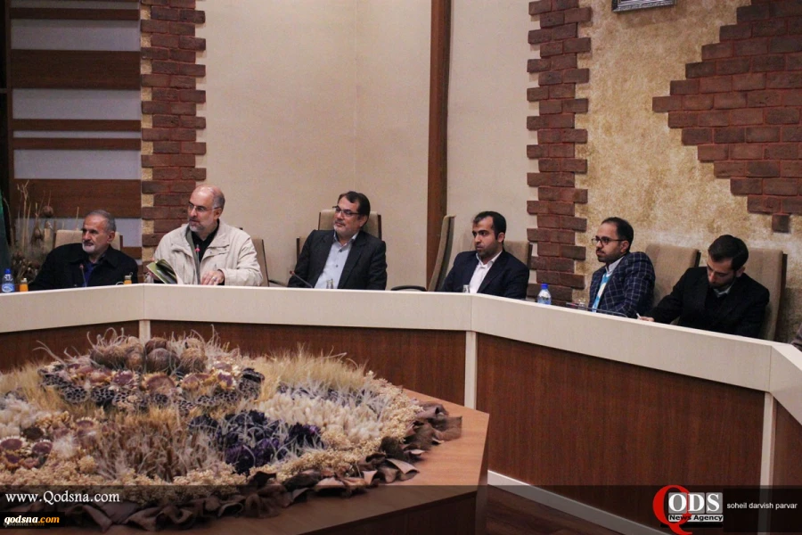 Fifty-eighth meeting of pigeons outside the mosque
 6