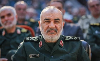 سرلشکر سلامی:

راه عبور از فراز اراده دشمن، ایستادگی است