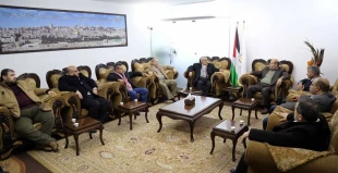 تحولات فلسطین/

جزئیات نشست رهبران حماس و جبهه دموکراتیک/اقدام اشغالگران در تبعید خطیب مسجدالاقصی/ شیخ عکرمه صبری : اتهامات اسرائیل بی اساس است و هرگز از مسجدالاقصی دست برنخواهم داشت
 2