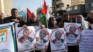 Warga Palestina Menolak Kesepakatan Abad