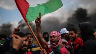 واکنش گروه های فلسطینی به توافق تشکیل کابینه اشغالگران؛

حماس: اسرائیل دشمن مردم فلسطین و بزرگترین خطر علیه منطقه است/ فتح: با تقویت جبهه سیاسی مان مانع الحاق کرانه باختری و دره اردن می شویم