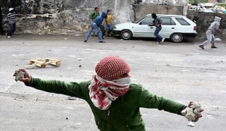 کارشناسان فلسطینی با اشاره به عملیات یعبد:

کرانه باختری مانند آتشفشانی در آستانه انفجار است/سنگ اصلی ترین سلاح فلسطینیان برای مبارزه با اشغالگران است