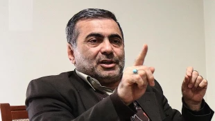 رئیس سابق سازمان فرهنگ و ارتباطات اسلامی در گفتگو با قدسنا؛

خرمشاد: زخم قدس، با اقدامات بی تاثیر رژیم های عربی التیام نمیگیرد/ یهودی سازی قدس شریف، شاه بیت معامله قرن است 2