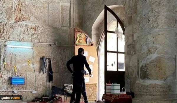 جنود الاحتلال يقتحمون مصلى باب الرحمة في المسجد الأقصى بأحذيتهم دون مراعاة حرمة المسجد 2