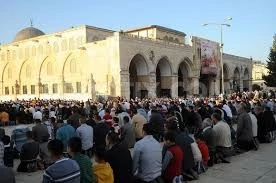 Israel bars Palestinians from Al-Aqsa for Friday prayer