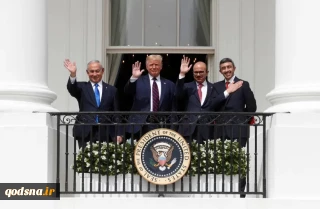 Trump gives awards to top aides for Arab-Israeli deals