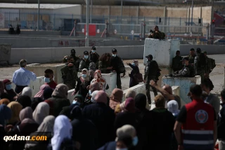 Thousands of Palestinians attend Ramadan’s first Friday in Al-Aqsa