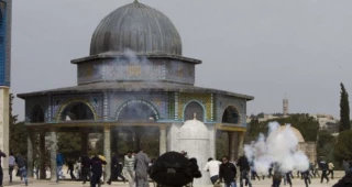 Hamas, resistance groups call for confronting Israeli raid on Aqsa Mosque