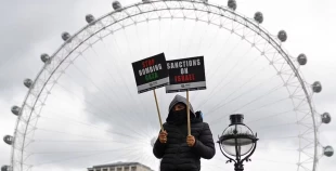 Massive anti-Israel protest held in London protestors condemn crimes against Palestinians 2
