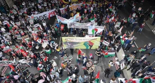 Massive anti-Israel protest held in London protestors condemn crimes against Palestinians 4