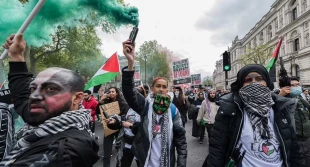 Massive anti-Israel protest held in London protestors condemn crimes against Palestinians 5