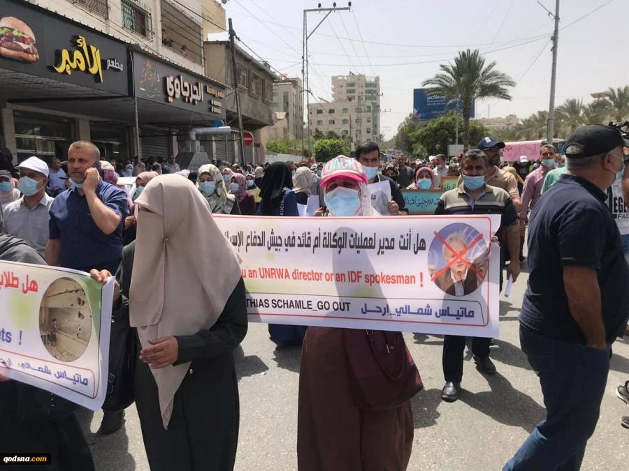 اللاجئون الفلسطينيون يطالبون مدير عمليات الاونروا في غزة بالرحيل 2