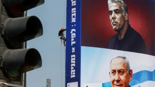 Lapid announces forming unprecedented coalition to boot Netanyahu