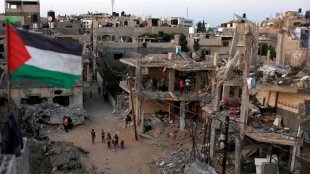 Palestinians in Gaza live by the rubble of their former homes
 5