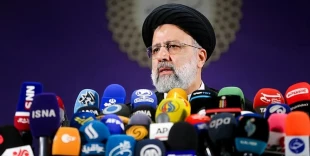 نیم نگاهی به نشست خبری آیت الله رئیسی/

تحلیلگر فلسطینی در گفتگو با قدسنا: گام روبه جلوی آیت الله رئیسی در مسیر بهبود روابط با عربستان سعودی/ 2