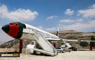 Palestinian twins turn Boeing 707 into restaurant