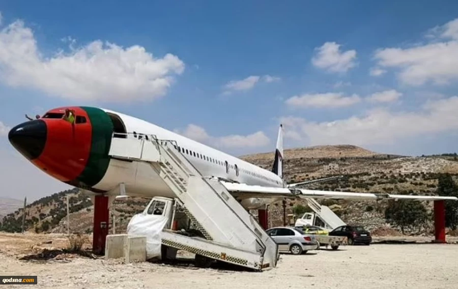 Palestinian twins turn Boeing 707 into restaurant 2