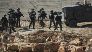 Israel attacks protesters along security fence with Gaza