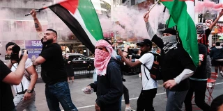 Anti-Zionist New York protesters wave Palestinian flags, endorse 'global intifada'
