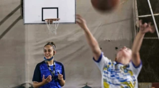 Occupied Gaza’s First Woman Basketball Referee Hits The Court